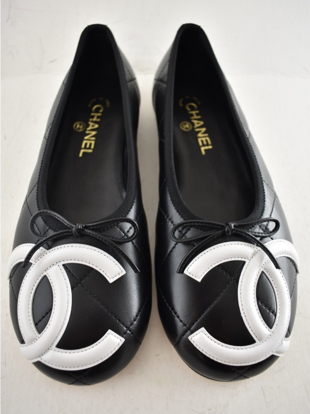 Chanel 26M Coco Beach Cambon Black White CC XL Logo Ballet Ballerina Flat 39.5 - Picture 6 of 16